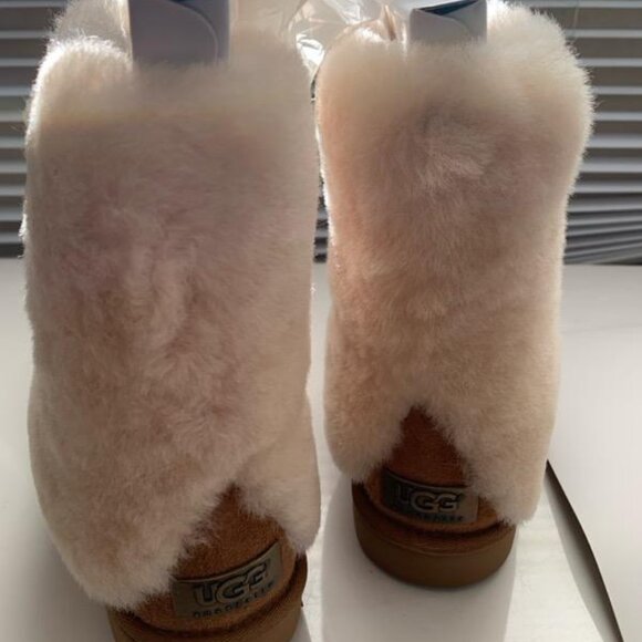 New UGG Women' Classic PATTEN boots CHESTNUT 1006011 SHEEPSKIN SIZE 7b medium - Picture 2 of 11
